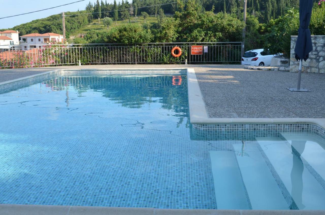 Martini Waterfront Suites Фискардон Экстерьер фото