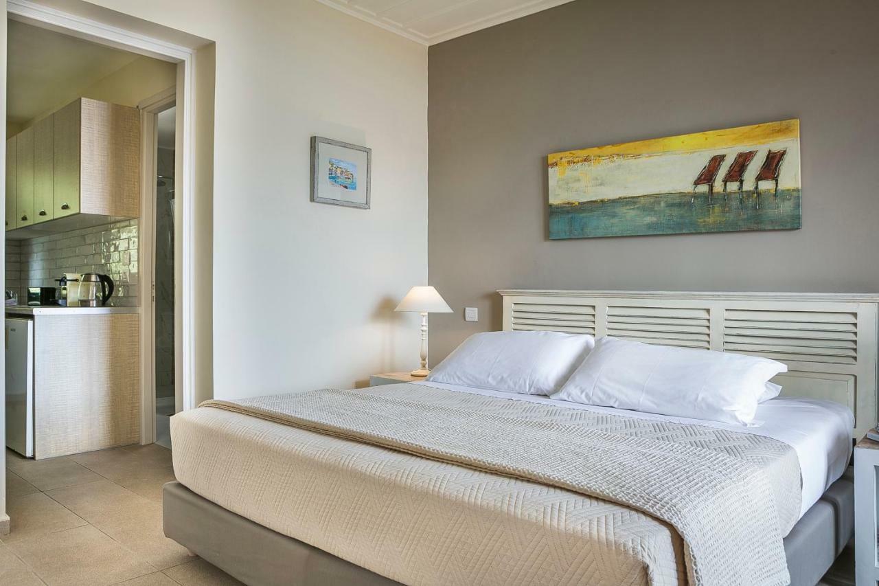 Martini Waterfront Suites Фискардон Экстерьер фото