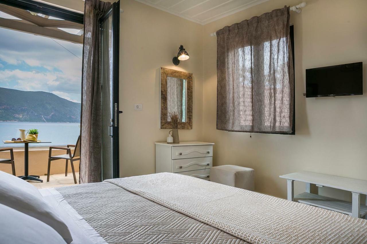 Martini Waterfront Suites Фискардон Экстерьер фото
